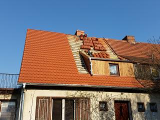 Remont dachu w trakcie 